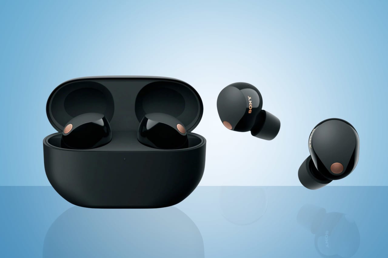 6 Best Wireless Earbuds with Long Battery Life of 2023 - soundcore US