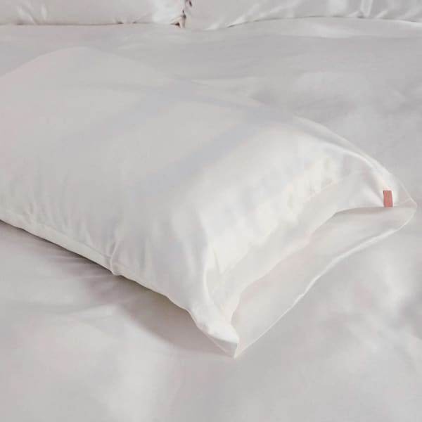 The Best Silk Pillowcases for Your Hair and Skin - Buy Side from WSJ