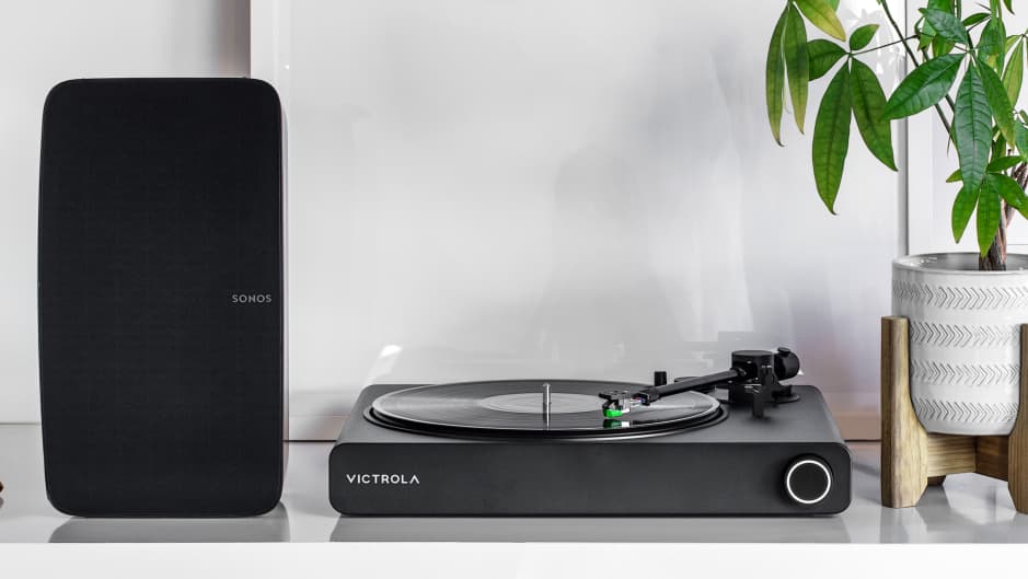 This Turntable Let Me Finally Listen to Records on My Sonos Speakers